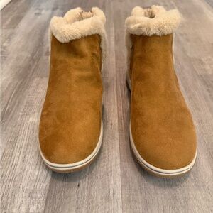 Clarks Tan Ankle Boots with Cream Fur Lining